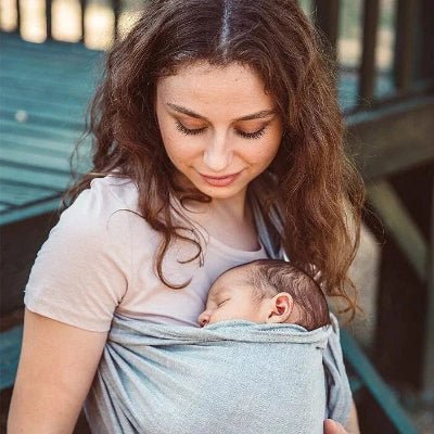 echarpe de portage sling maman bébé dors poitrine