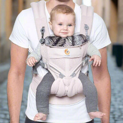 Porte Bébé papa bébé regarde au loin - BreathBabyBag™ - Rose Maille