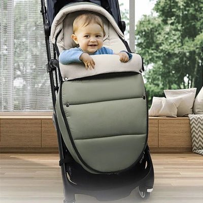 poussette chancelière bébé sourit maison fenêtre ouverte
