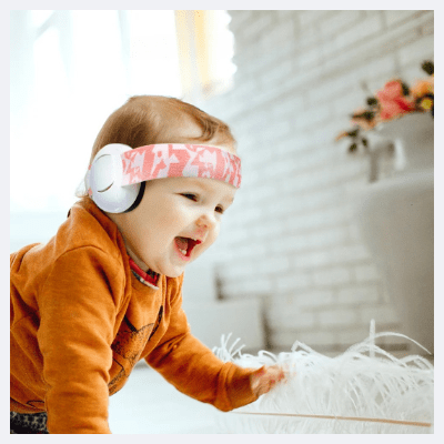 casque antibruit bebe ,joue parterre 