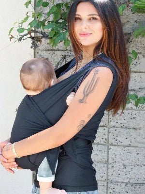 echarpe de portage maman bébé tète 